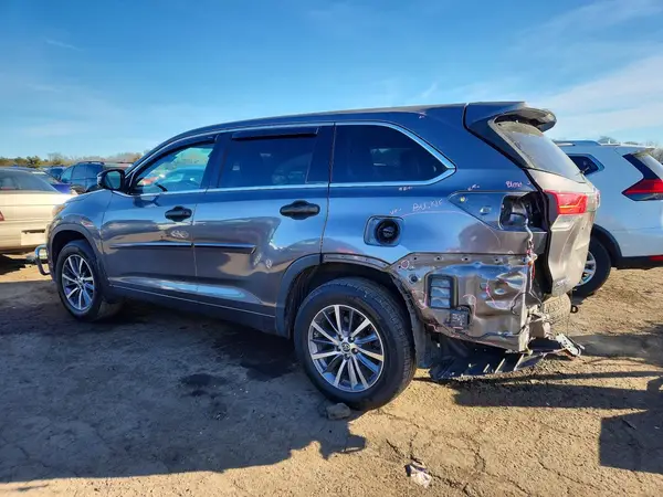 5TDJZRFHXHS387189 2017 TOYOTA HIGHLANDER - Image 2