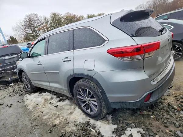 5TDJZRFHXHS391808 2017 TOYOTA HIGHLANDER - Image 2