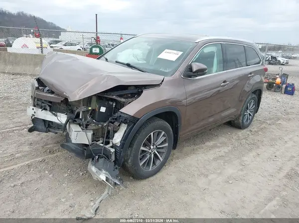 5TDJZRFHXHS397382 2017 TOYOTA HIGHLANDER - Image 2