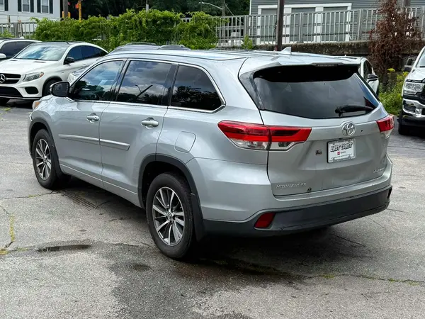 5TDJZRFHXHS398290 2017 TOYOTA HIGHLANDER - Image 2