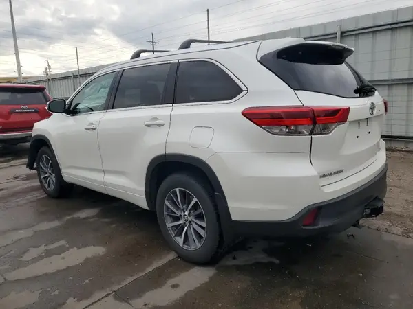5TDJZRFHXHS401642 2017 TOYOTA HIGHLANDER - Image 2