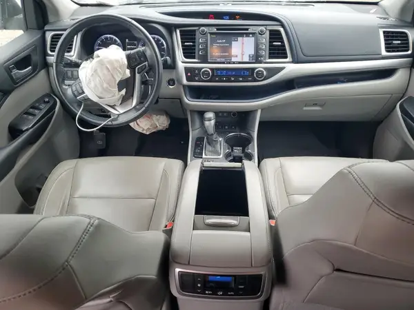 5TDJZRFHXHS401642 2017 TOYOTA HIGHLANDER - Image 8