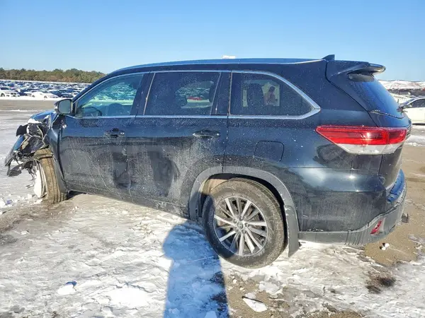 5TDJZRFHXHS401835 2017 TOYOTA HIGHLANDER - Image 2
