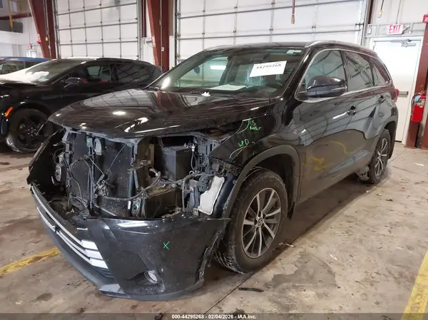 5TDJZRFHXHS406047 2017 TOYOTA HIGHLANDER - Image 2
