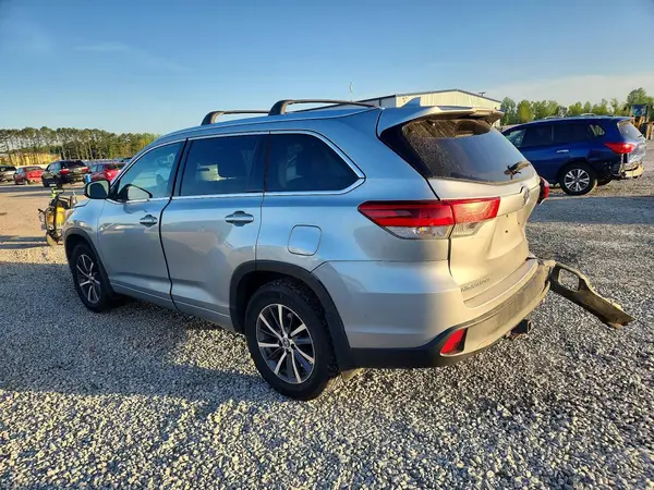 5TDJZRFHXHS409658 2017 TOYOTA HIGHLANDER - Image 2