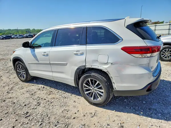 5TDJZRFHXHS415637 2017 TOYOTA HIGHLANDER - Image 2