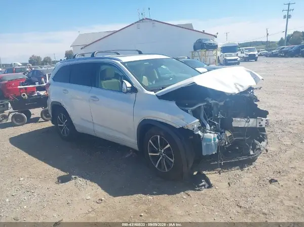 5TDJZRFHXHS417436 2017 TOYOTA HIGHLANDER - Image 1