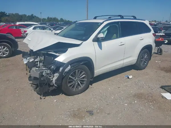 5TDJZRFHXHS417436 2017 TOYOTA HIGHLANDER - Image 2