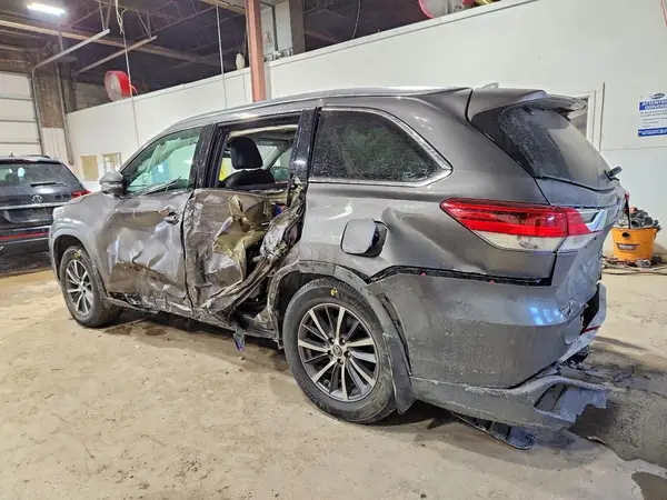5TDJZRFHXHS417548 2017 TOYOTA HIGHLANDER - Image 2