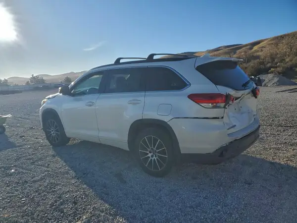 5TDJZRFHXHS423026 2017 TOYOTA HIGHLANDER - Image 2
