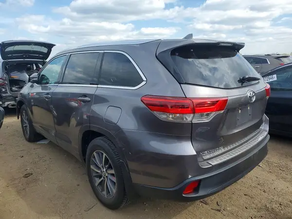 5TDJZRFHXHS426248 2017 TOYOTA HIGHLANDER - Image 2