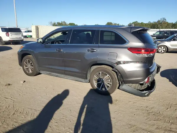5TDJZRFHXHS427318 2017 TOYOTA HIGHLANDER - Image 2