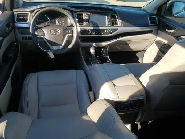 5TDJZRFHXHS427318 2017 TOYOTA HIGHLANDER - Image 8