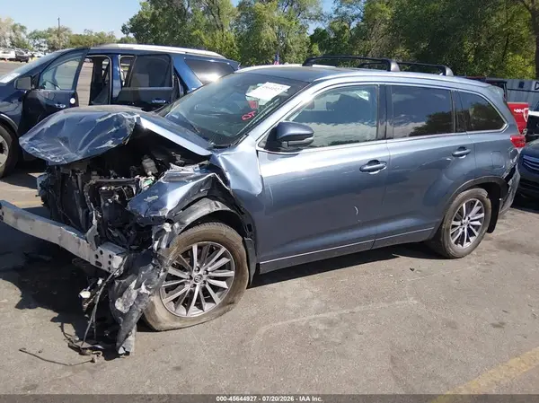 5TDJZRFHXHS430008 2017 TOYOTA HIGHLANDER - Image 2