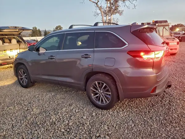 5TDJZRFHXHS433880 2017 TOYOTA HIGHLANDER - Image 2