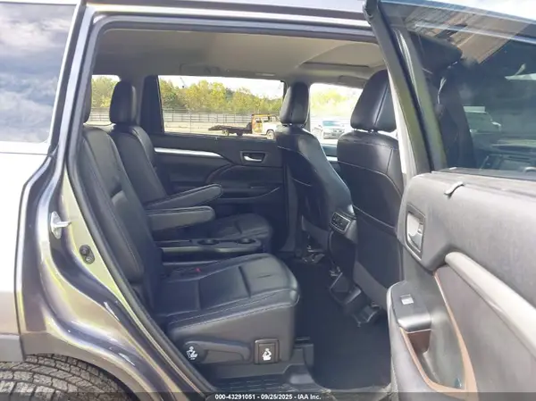 5TDJZRFHXHS436018 2017 TOYOTA HIGHLANDER - Image 8