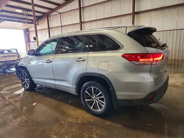 5TDJZRFHXHS441932 2017 TOYOTA HIGHLANDER - Image 2