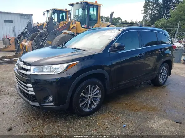 5TDJZRFHXHS444815 2017 TOYOTA HIGHLANDER - Image 2