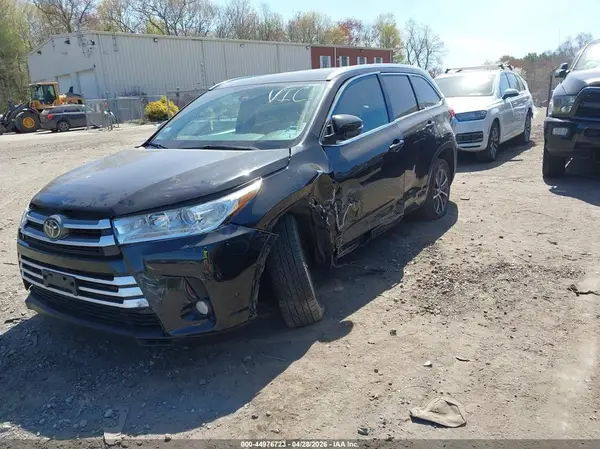 5TDJZRFHXHS446550 2017 TOYOTA HIGHLANDER - Image 2