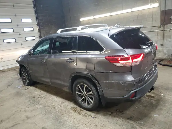 5TDJZRFHXHS450811 2017 TOYOTA HIGHLANDER - Image 2