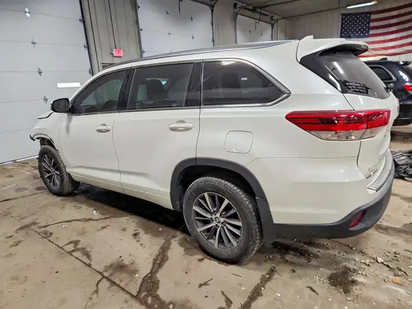 5TDJZRFHXHS457144 2017 TOYOTA HIGHLANDER - Image 2
