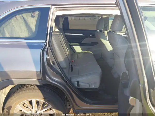 5TDJZRFHXHS459038 2017 TOYOTA HIGHLANDER - Image 8