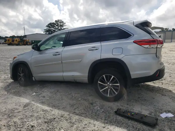 5TDJZRFHXHS464966 2017 TOYOTA HIGHLANDER - Image 2