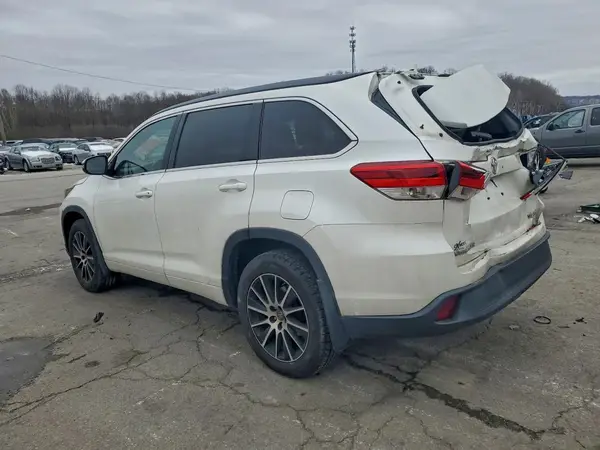 5TDJZRFHXHS468693 2017 TOYOTA HIGHLANDER - Image 2