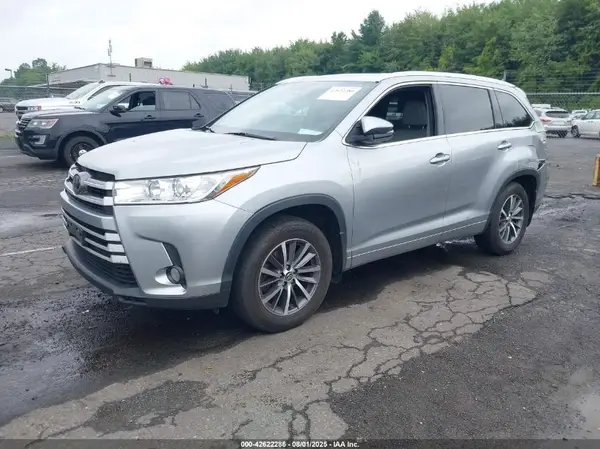 5TDJZRFHXHS470606 2017 TOYOTA HIGHLANDER - Image 2