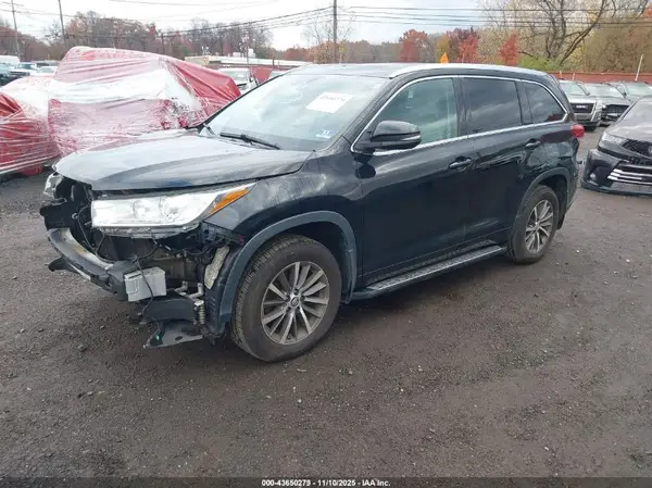5TDJZRFHXHS471769 2017 TOYOTA HIGHLANDER - Image 2