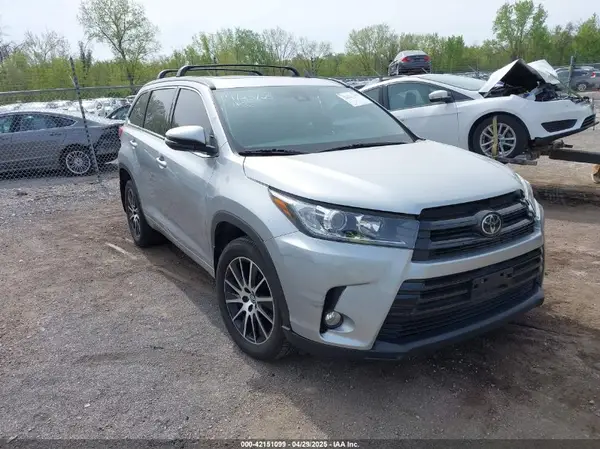 5TDJZRFHXHS475613 2017 TOYOTA HIGHLANDER - Image 1