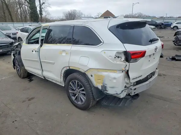 5TDJZRFHXHS481945 2017 TOYOTA HIGHLANDER - Image 2
