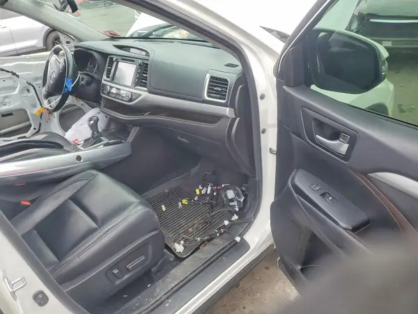 5TDJZRFHXHS481945 2017 TOYOTA HIGHLANDER - Image 8