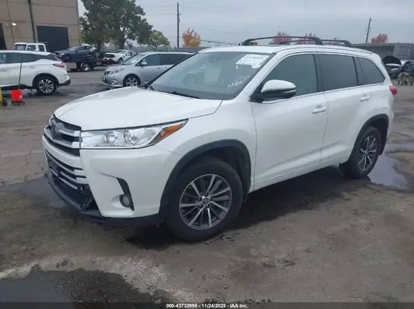 5TDJZRFHXHS482366 2017 TOYOTA HIGHLANDER - Image 2