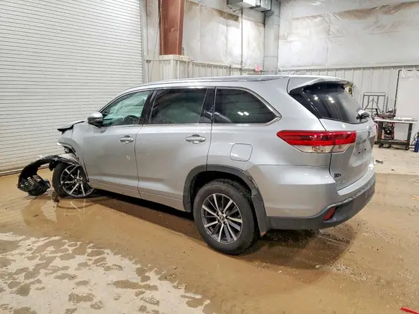 5TDJZRFHXHS509582 2017 TOYOTA HIGHLANDER - Image 2