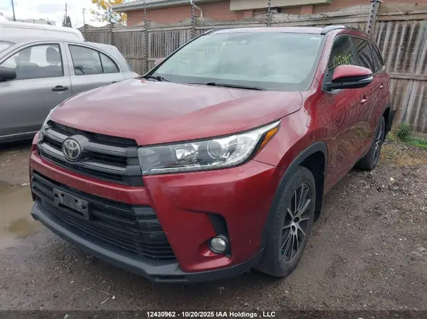 5TDJZRFHXHS510909 2017 TOYOTA HIGHLANDER - Image 2