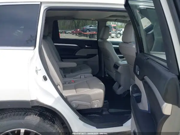 5TDJZRFHXHS515396 2017 TOYOTA HIGHLANDER - Image 8
