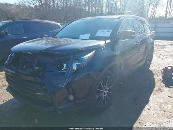 5TDJZRFHXHS516015 2017 TOYOTA HIGHLANDER - Image 2