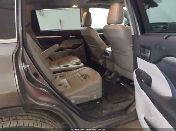 5TDJZRFHXHS518055 2017 TOYOTA HIGHLANDER - Image 8