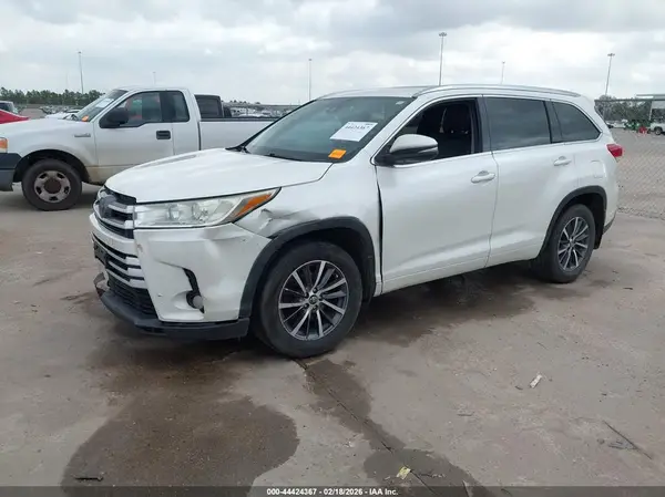 5TDJZRFHXJS485368 2018 TOYOTA HIGHLANDER - Image 2