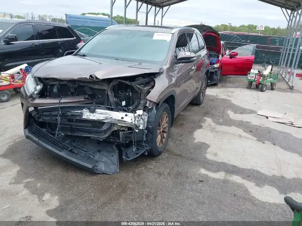 5TDJZRFHXJS495530 2018 TOYOTA HIGHLANDER - Image 2