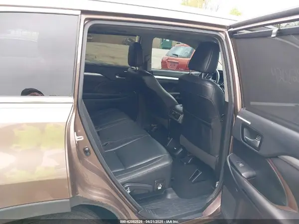 5TDJZRFHXJS495530 2018 TOYOTA HIGHLANDER - Image 8