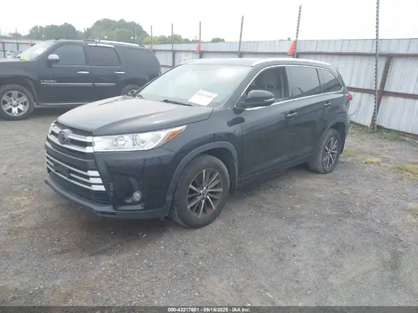 5TDJZRFHXJS497844 2018 TOYOTA HIGHLANDER - Image 2