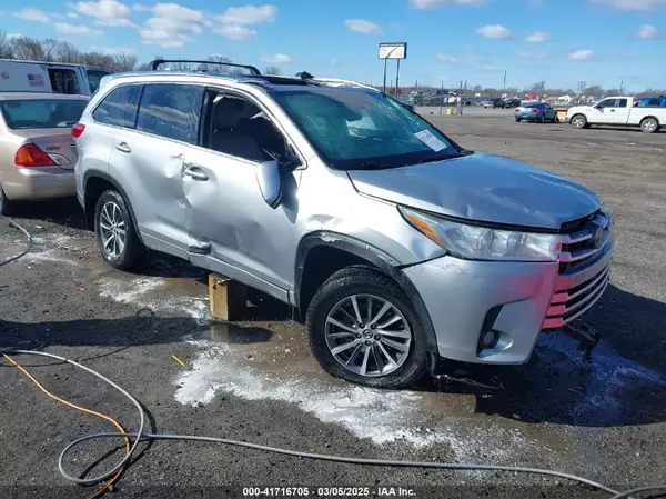 5TDJZRFHXJS499058 2018 TOYOTA HIGHLANDER - Image 1