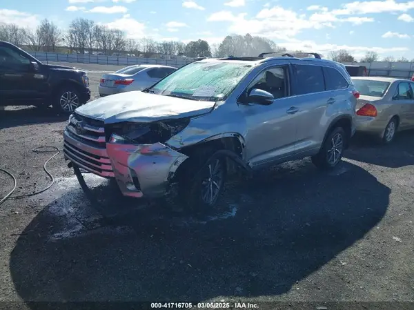 5TDJZRFHXJS499058 2018 TOYOTA HIGHLANDER - Image 2