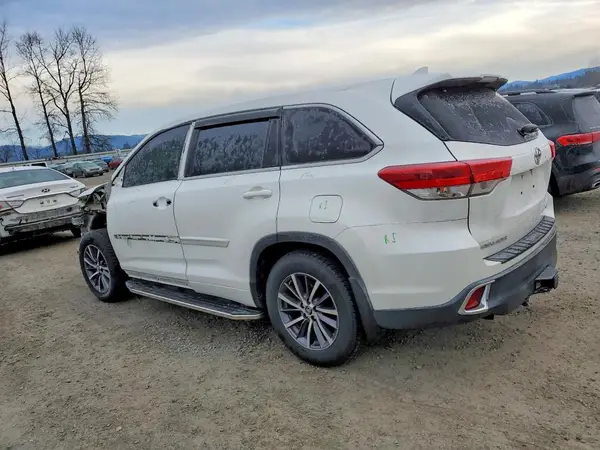 5TDJZRFHXJS525139 2018 TOYOTA HIGHLANDER - Image 2