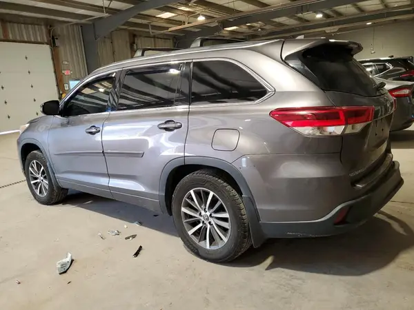 5TDJZRFHXJS526355 2018 TOYOTA HIGHLANDER - Image 2
