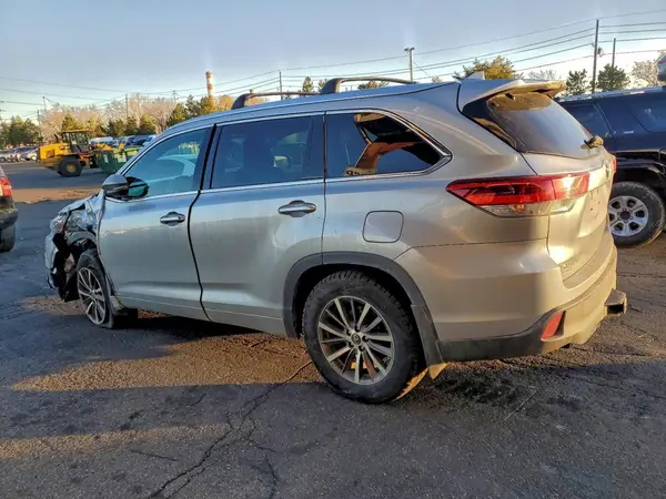 5TDJZRFHXJS526775 2018 TOYOTA HIGHLANDER - Image 2