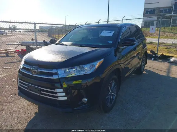 5TDJZRFHXJS526890 2018 TOYOTA HIGHLANDER - Image 2