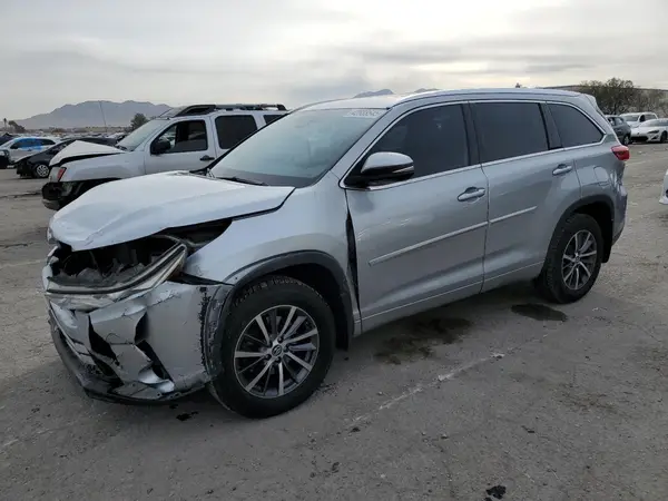 5TDJZRFHXJS529725 2018 TOYOTA HIGHLANDER - Image 1